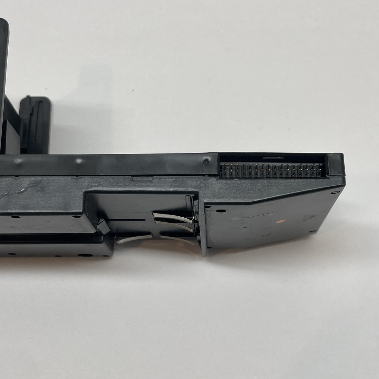 GE Fanuc IC200CHS025J VersaMax Compact Spring-Style I/O Carrier (36-terminals)