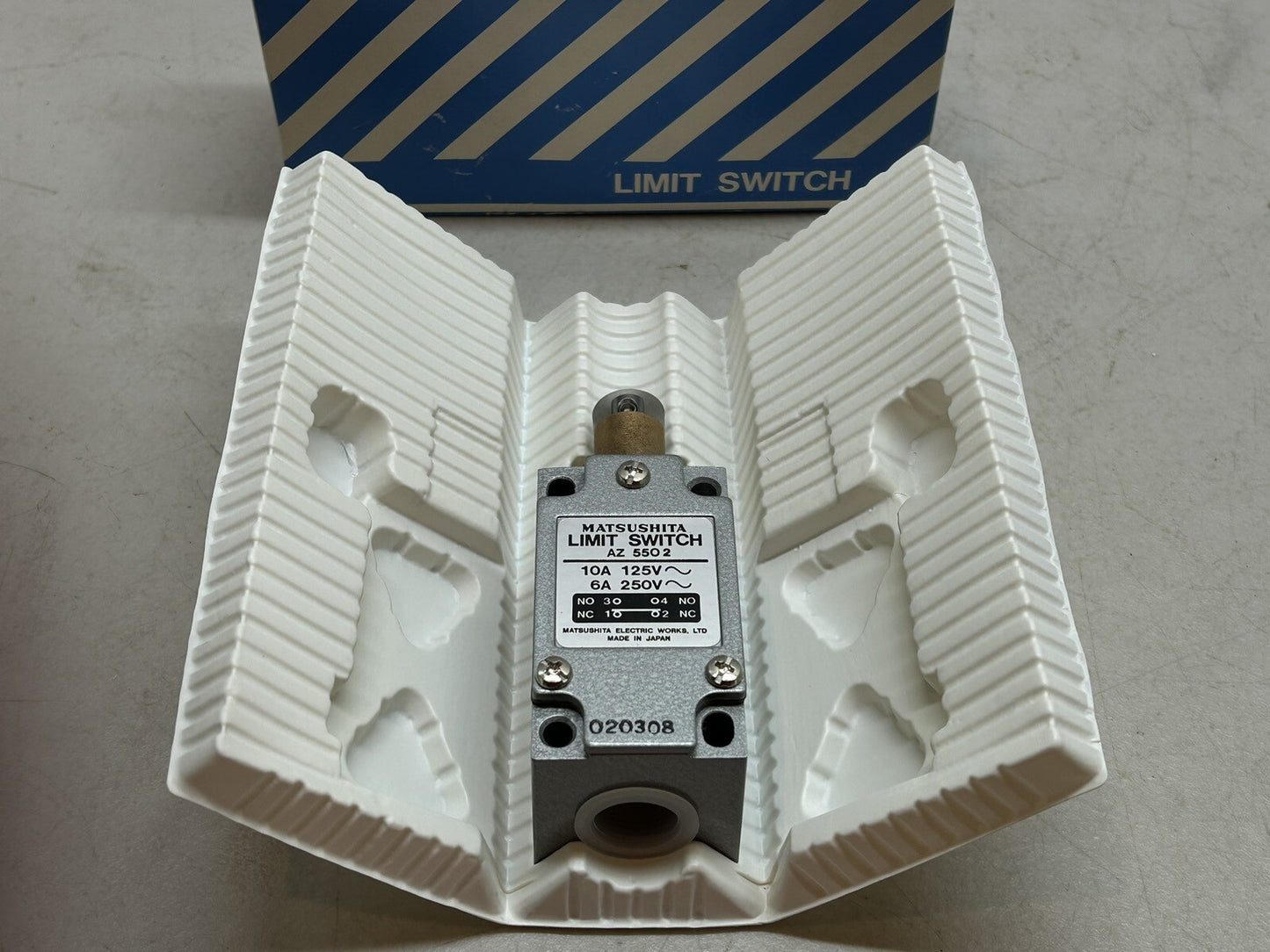MATSUSHITA AZ5502 / LIMIT SWITCH 10A 125V 6A 250V / NEW IN BOX