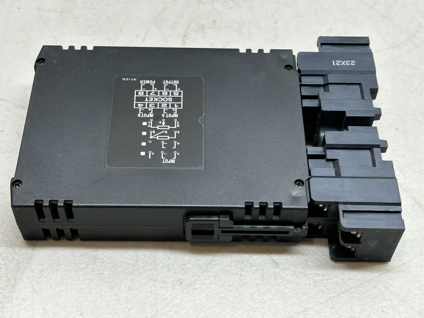 M-SYSTEM HVS-U34-R / HVS N353B / ISOLATOR INPUT 0-15V DC OUTPUT 0-10V DC / 24VDC
