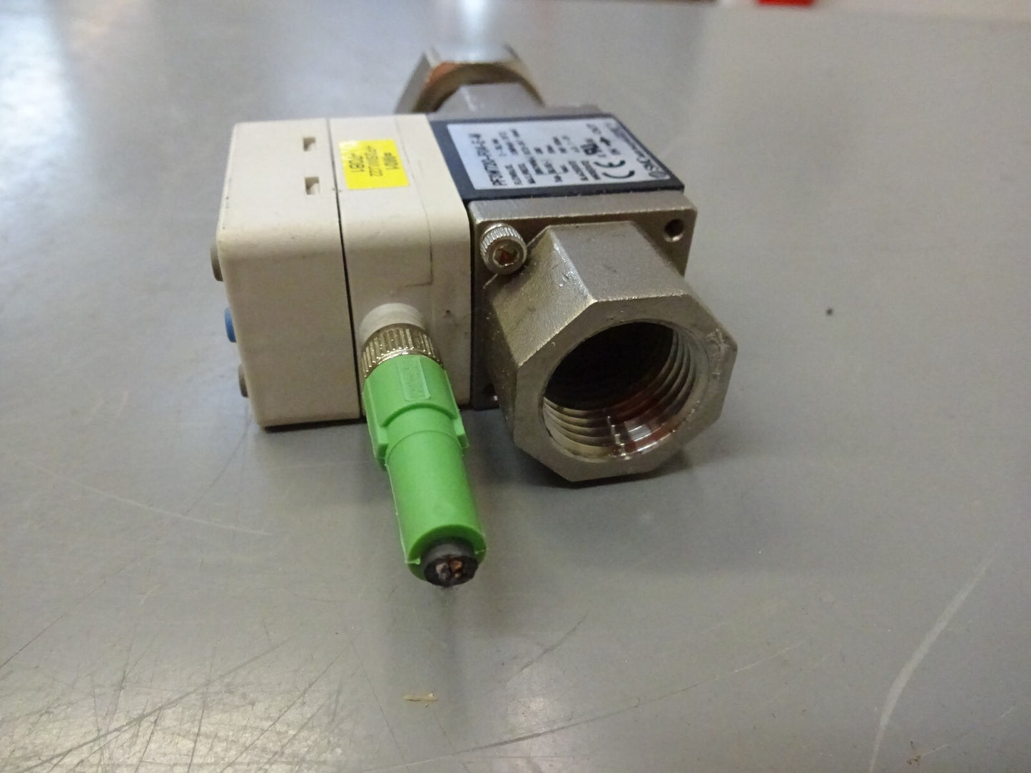 SMC PF3W720-F04-E-M / DIGITAL WATER FLOW SWITCH / 2 ~16L / MIN 1/2" F PORTS