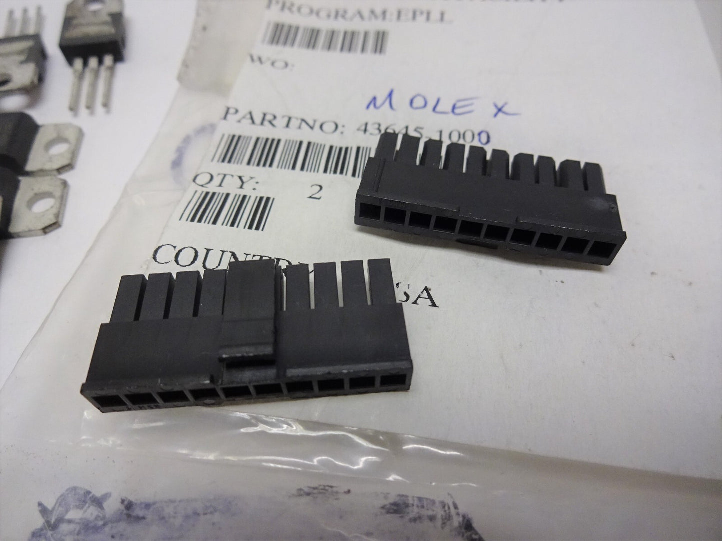 MOLEX 43645-1000 + 43645-0300 / AMPHENOL 69168-110HLF / L7805ABV V6 NEW & USED