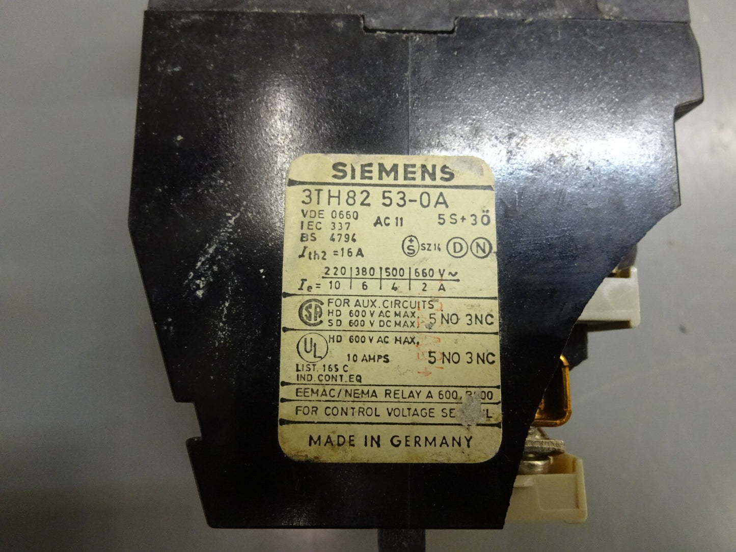 Siemens 3TH8253-0A 8-Pole Control Relay / Contactor (5 NO + 3 NC) 24/29V 50/60Hz