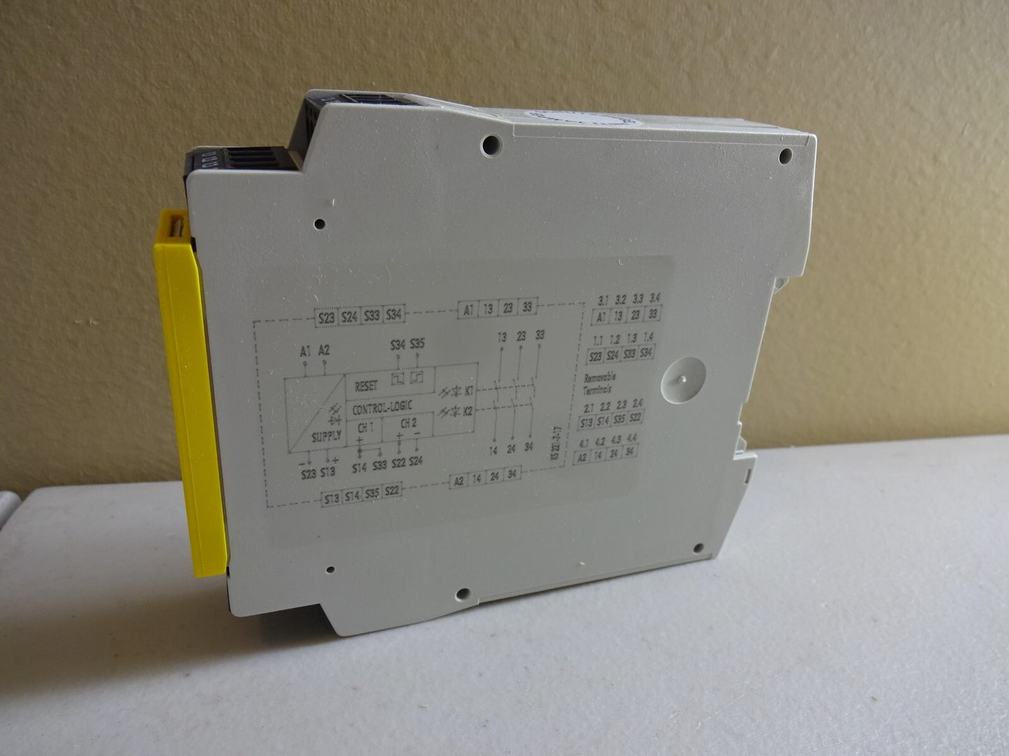 GE INT-22.5R1-24 / R1.188.1056.0 MONITOR RELAY SAFETY 24VAC/DC / NEW WITH BOX