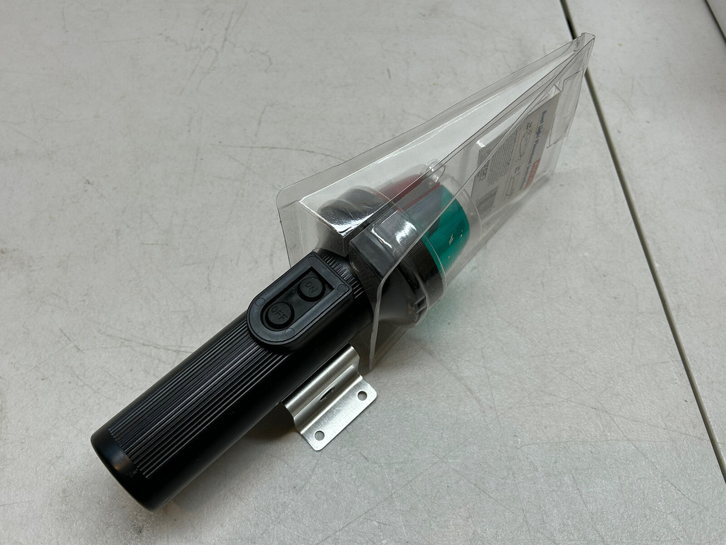 FULTON 43-P / BOWLITE / PORTABLE WATERPROOF BATTERY OPERATED BOAT LIGHT / NEW