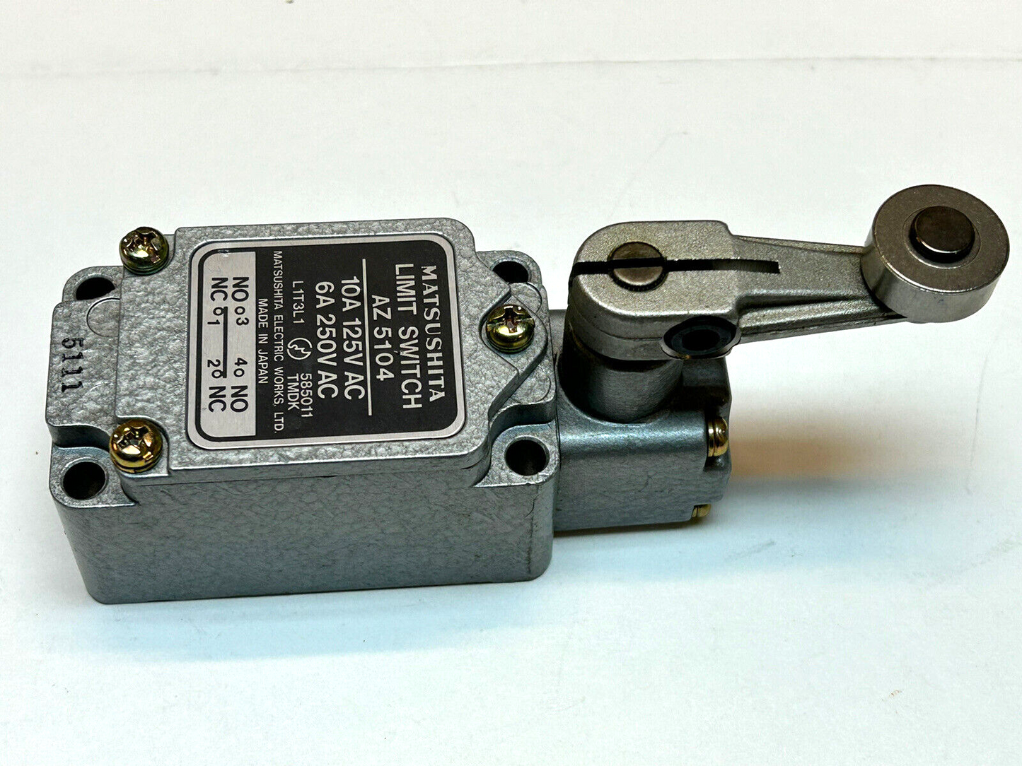 MATSUSHITA AZ5104 / LIMIT SWITCH 10A 125V 6A 250V WITH ROLLER ARM / NEW NO BOX