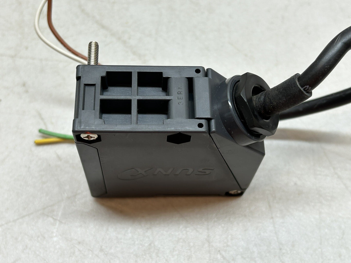 SUNX EQ-501 / PHOTOELECTRIC SENSOR 24-240AC 12-240DC / USED AS SAMPLE UNIT ONLY