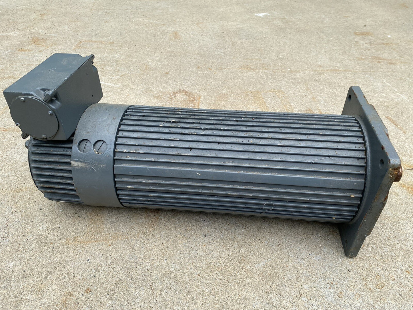 GE 183-18-1297-0 MOTOR / DPM56ZPF2 / 259A9879-P3 / G-4003 / 1-3/8" DIA SHAFT