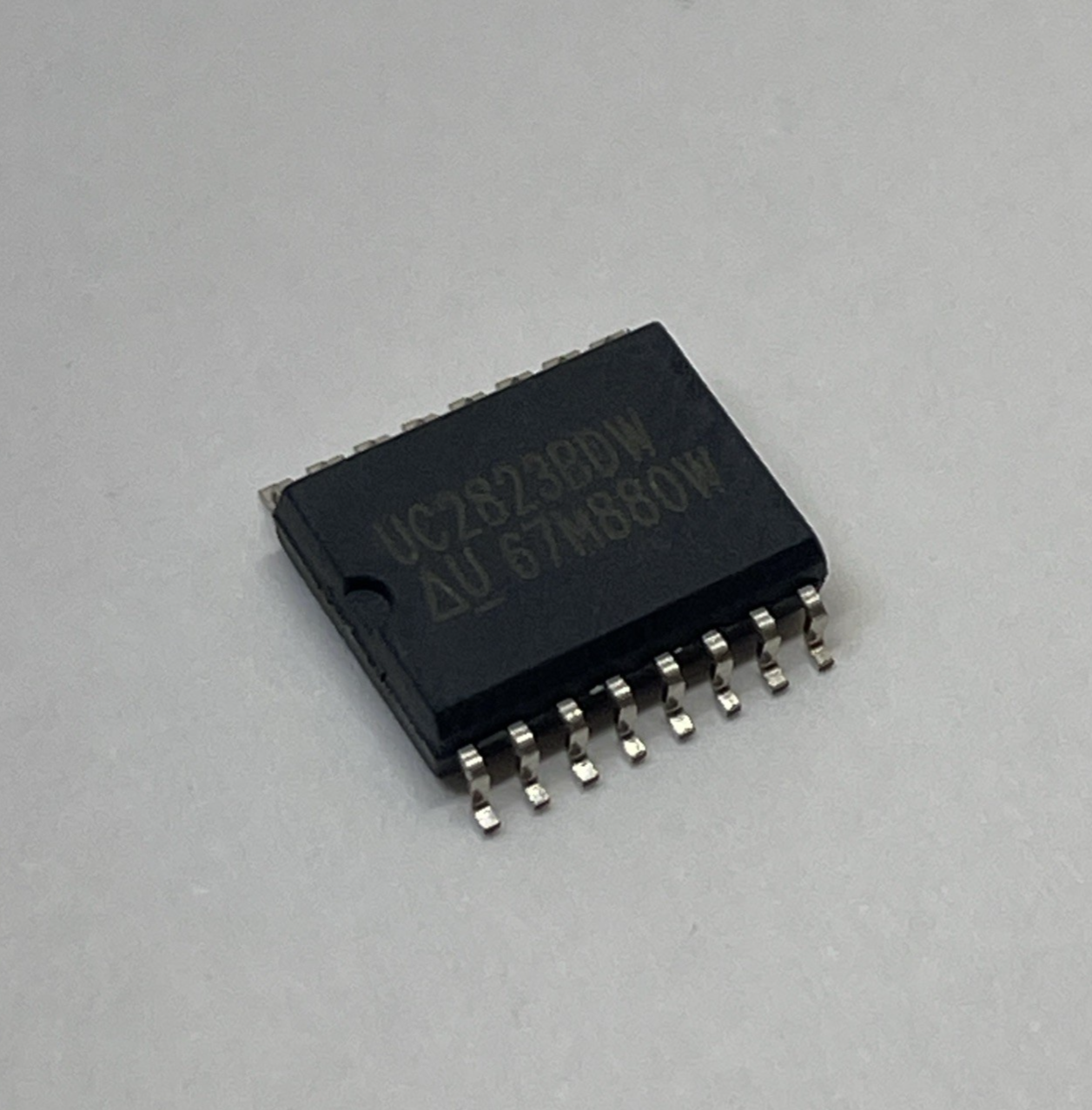 LOT OF 119 Texas Instrument UC2823BDW SOIC-16 PWM Controller IC Power Management