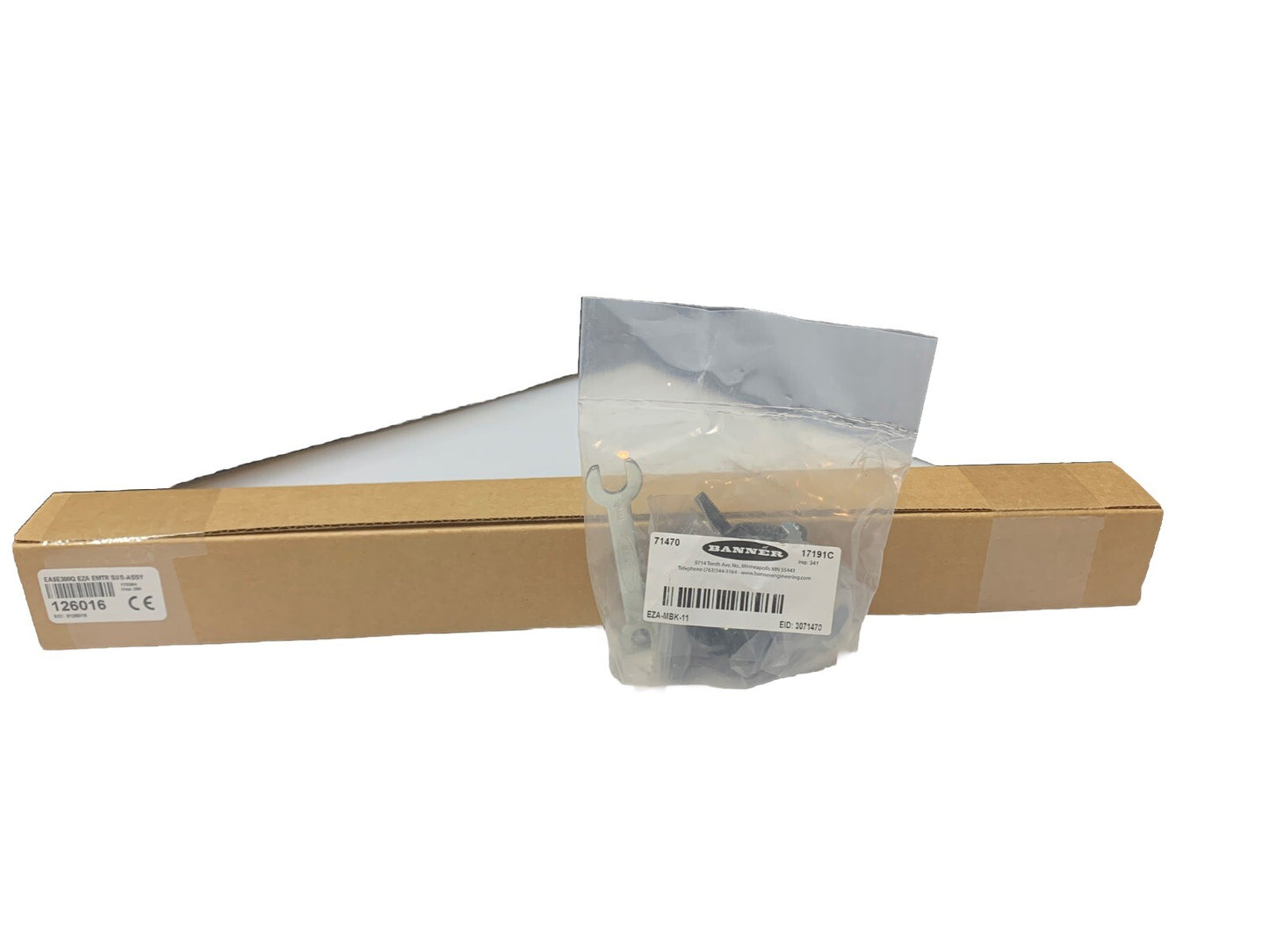 NEW BANNER EA5E300Q EZ-ARRAY LIGHT CURTAIN EMITTER 75424