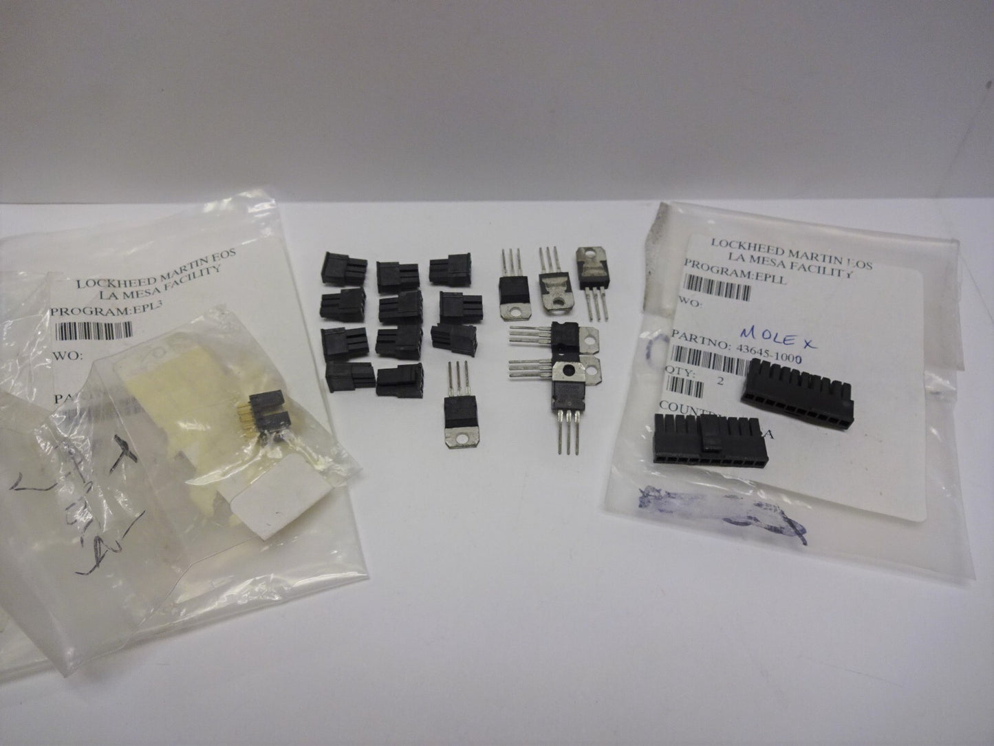 MOLEX 43645-1000 + 43645-0300 / AMPHENOL 69168-110HLF / L7805ABV V6 NEW & USED