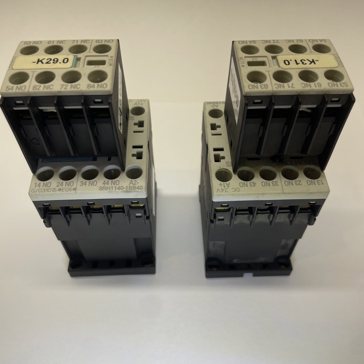(LOT OF 2) Siemens 3ZX1012-0RH11-1AA1 Contactor with 3RH1911-1FA22 Contact