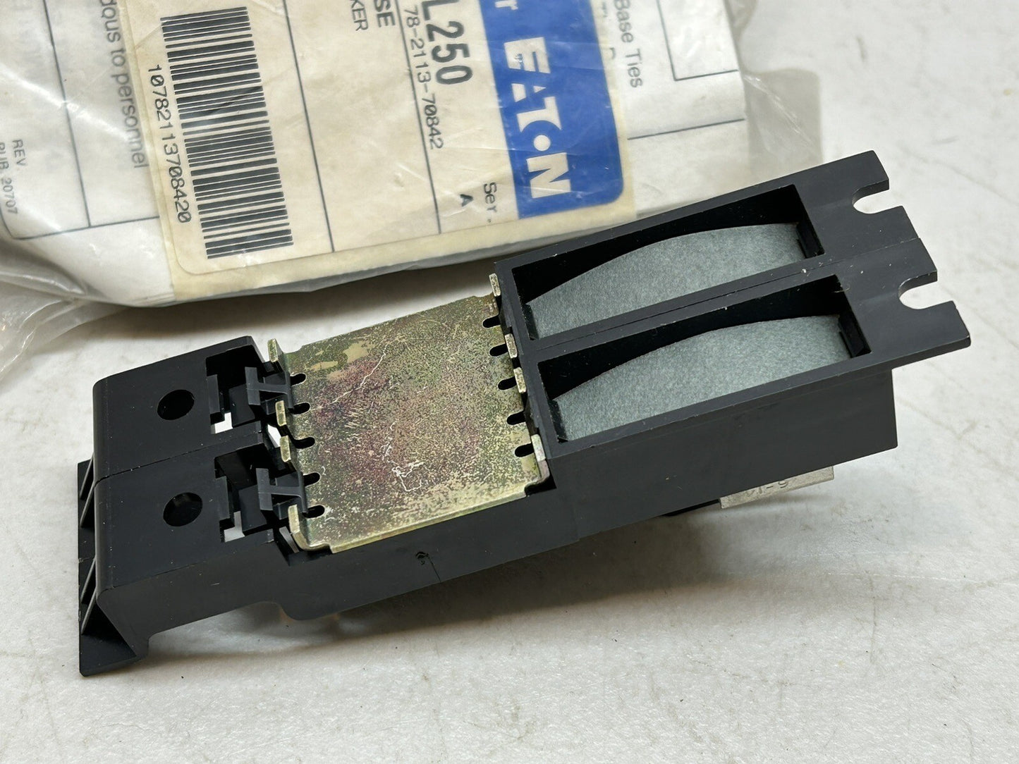 EATON CUTLER HAMMER CHB9L250 SERIES A MOUNTING BASE CHB CIRCUIT BREAKER 2P / NEW