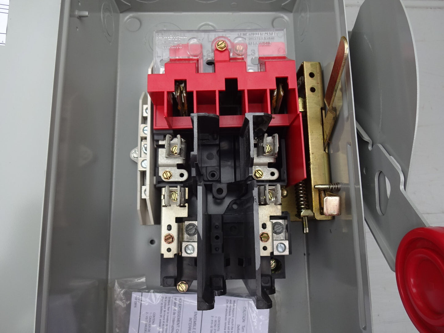 EATON DH221NGK / 30 AMP FUSIBLE SAFETY SWITCH W/ NEUTRAL 240 VAC 2 POLE / NEW