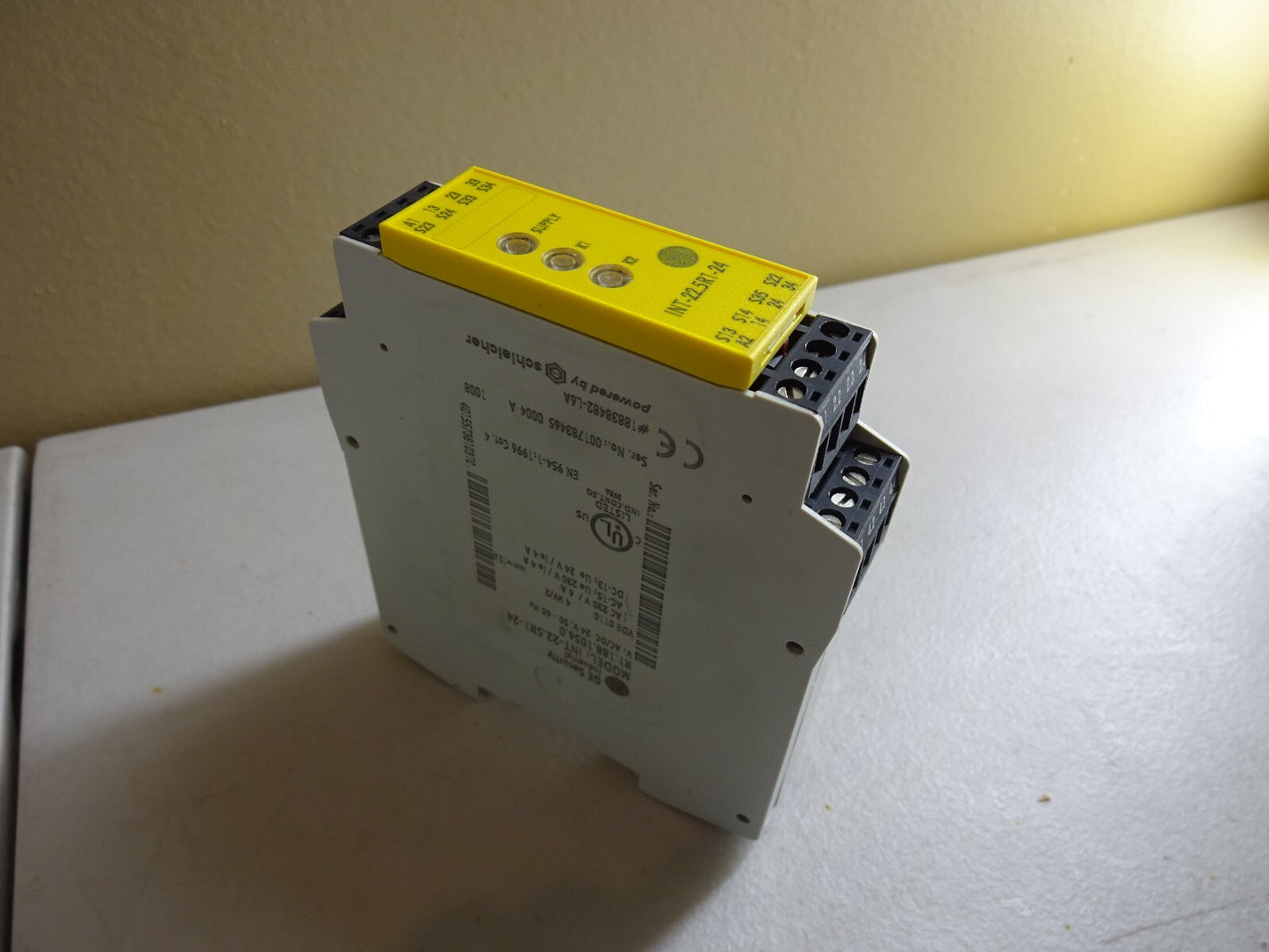 GE INT-22.5R1-24 / R1.188.1056.0 MONITOR RELAY SAFETY 24VAC/DC / NEW WITH BOX