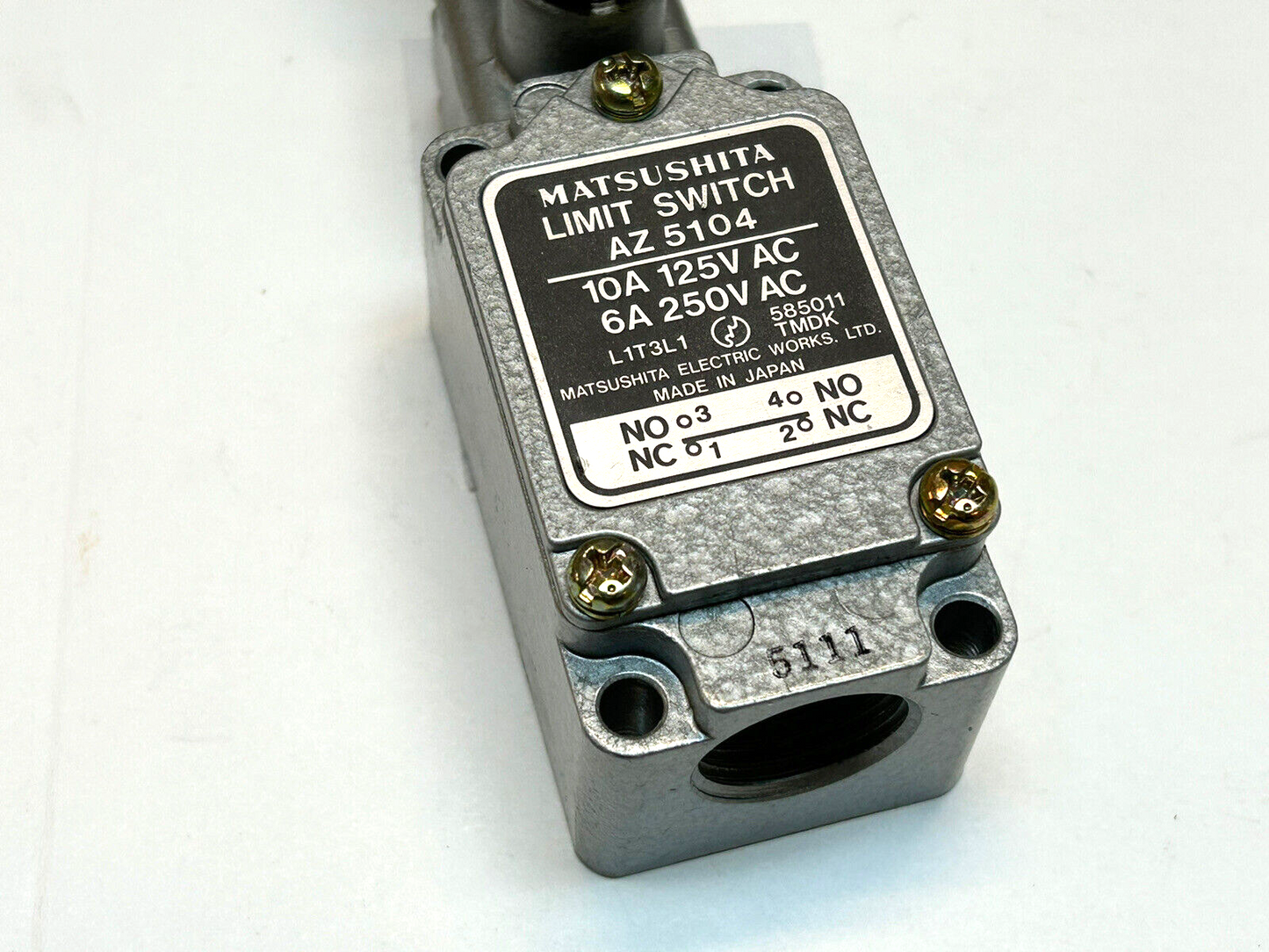 MATSUSHITA AZ5104 / LIMIT SWITCH 10A 125V 6A 250V WITH ROLLER ARM / NEW NO BOX