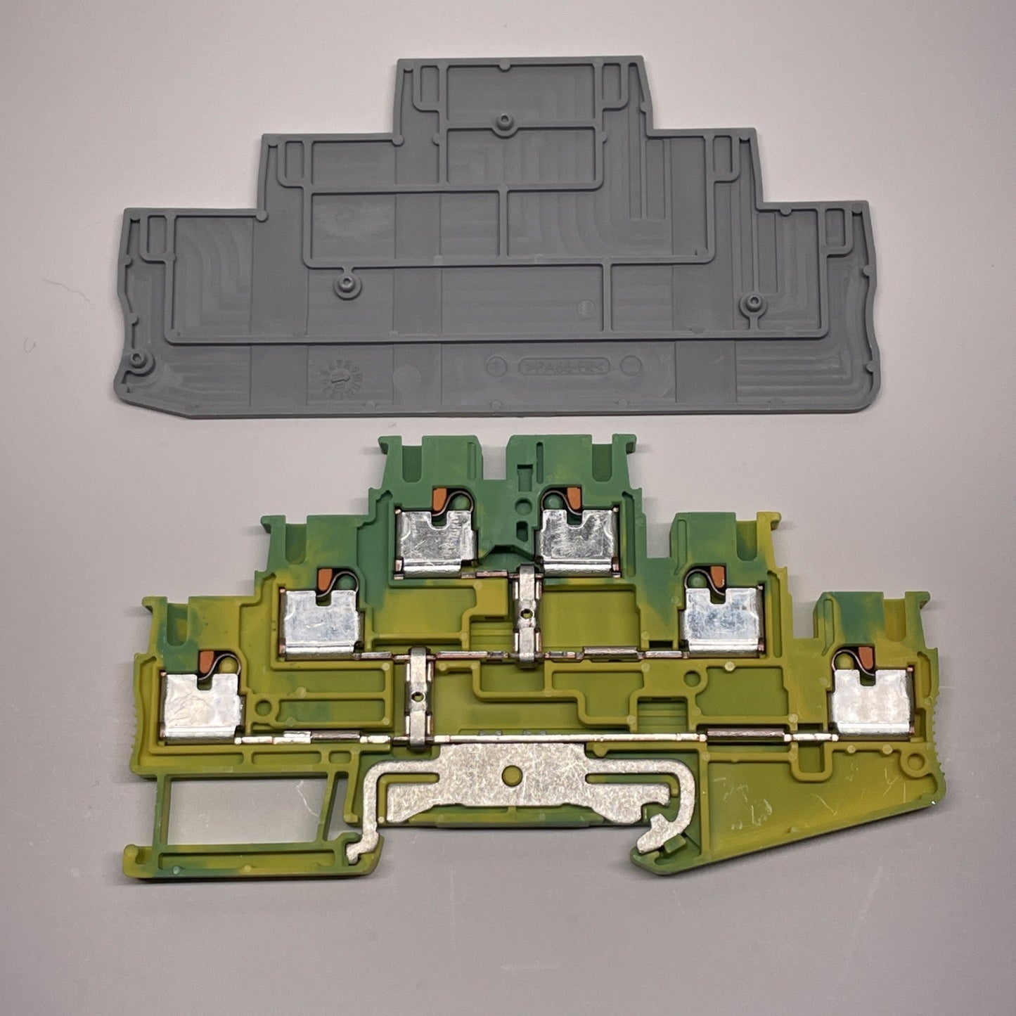 (Lot of 4) Phoenix Contact PIT2,5-3PE Spring Gage Ground Terminal Block