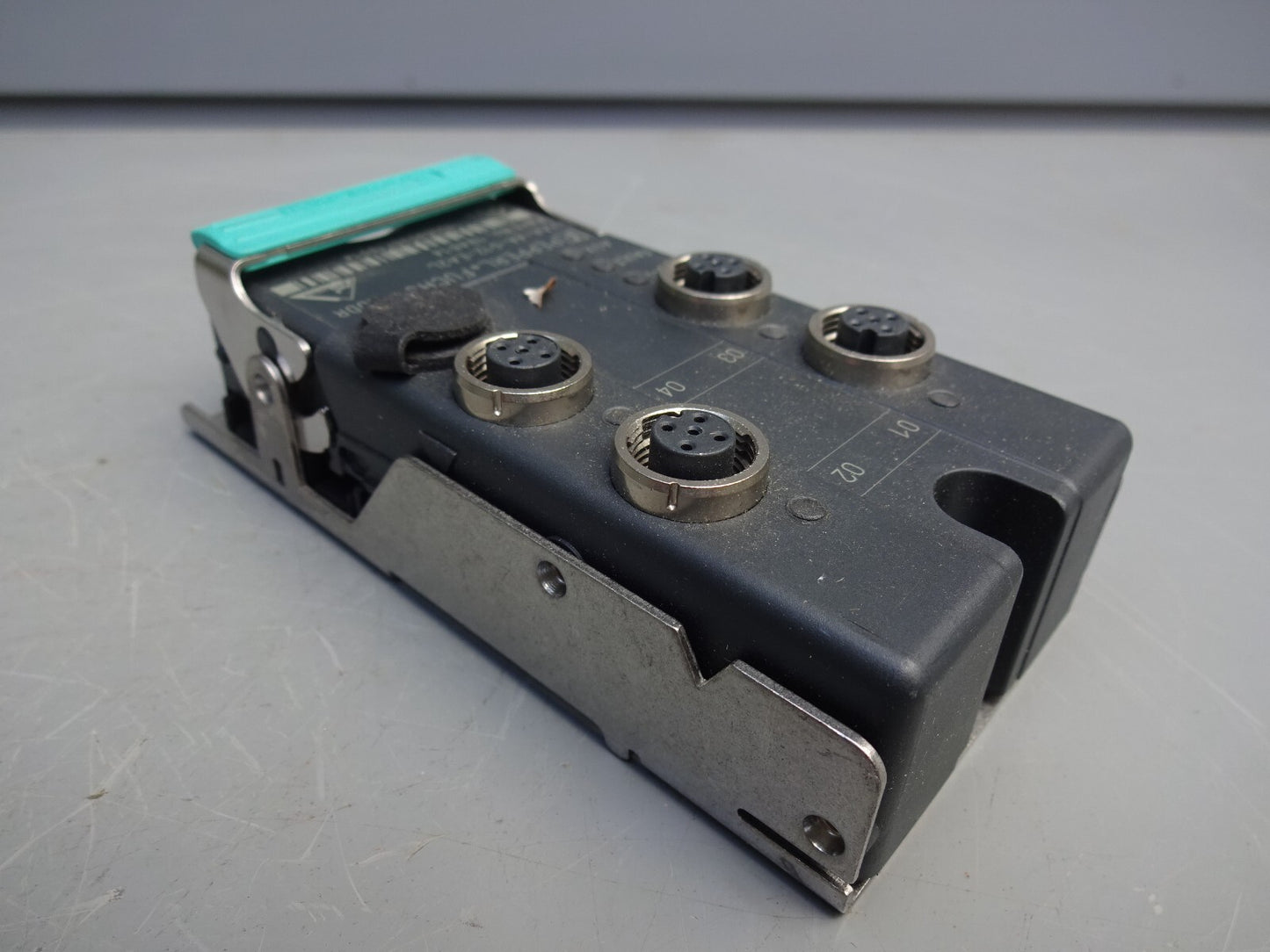 PEPPERL + FUCHS VAA-4A-G12-EA2L / 194614 INTERFACE ACTUATOR MODULE