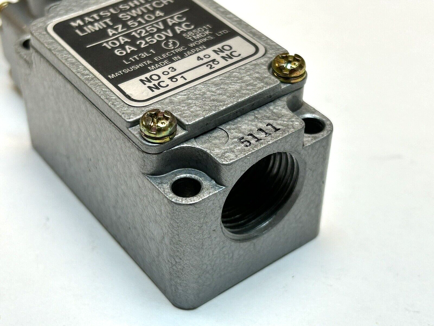 MATSUSHITA AZ5104 / LIMIT SWITCH 10A 125V 6A 250V WITH ROLLER ARM / NEW NO BOX