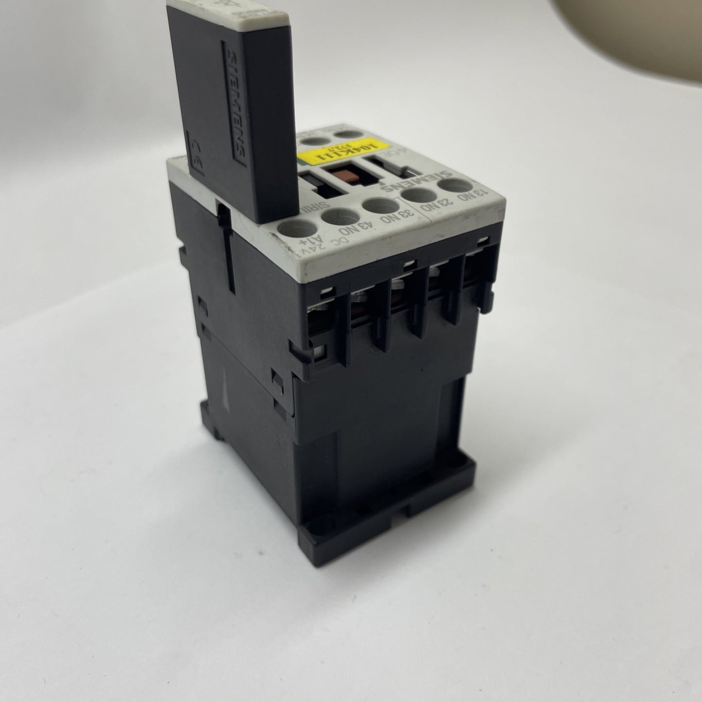 Siemens 3RH1140-1BB40 Power Contactor w/ 3RT1916-1BB00 Surge Suppressor