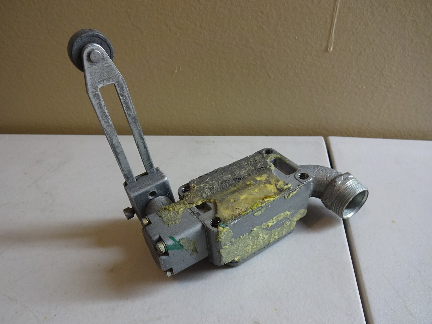 MICRO SWITCH 1LS3 / ENCLOSED PRECISION LIMIT SWITCH SIDE ACTUATOR SPDT