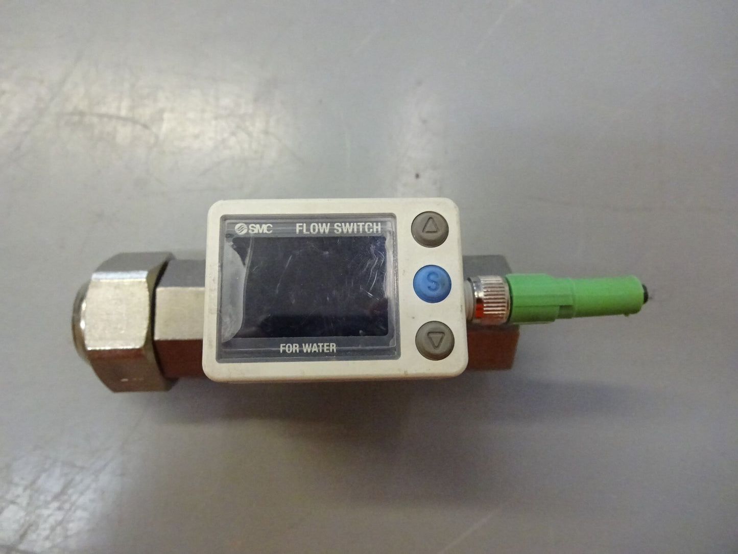 SMC PF3W720-F04-E-M / DIGITAL WATER FLOW SWITCH / 2 ~16L / MIN 1/2" F PORTS