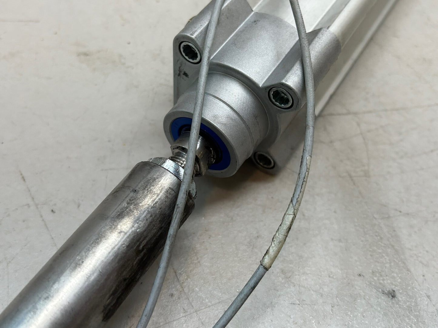 FESTO DSBC-40-125-PPVA-N3 / 1376661 PISTON ROD PNEUMATIC CYLINDER W/ SENSORS