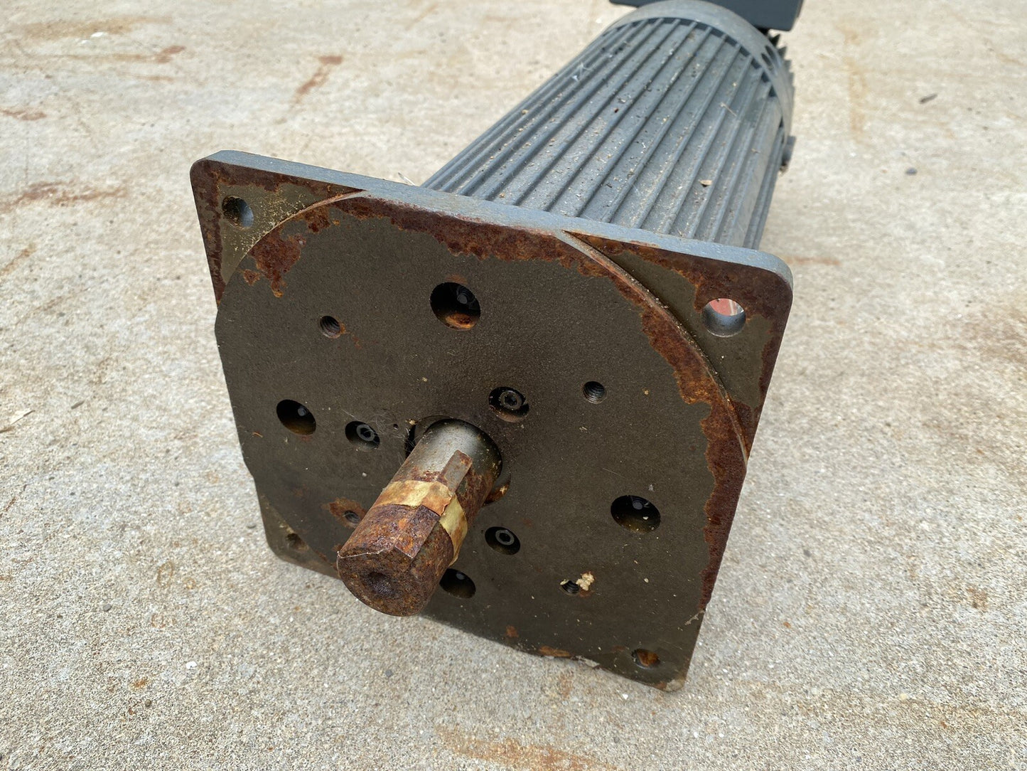 GE 183-18-1297-0 MOTOR / DPM56ZPF2 / 259A9879-P3 / G-4003 / 1-3/8" DIA SHAFT