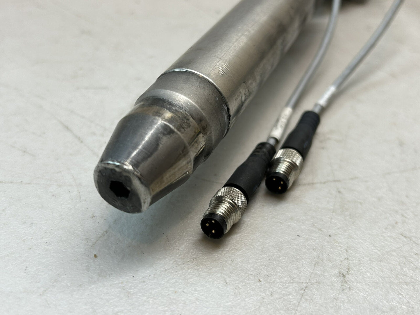 (1) FESTO DSBC-40-125-PPVA-N3 / 1376661 PISTON ROD PNEUMATIC CYLINDER W/ SENSORS