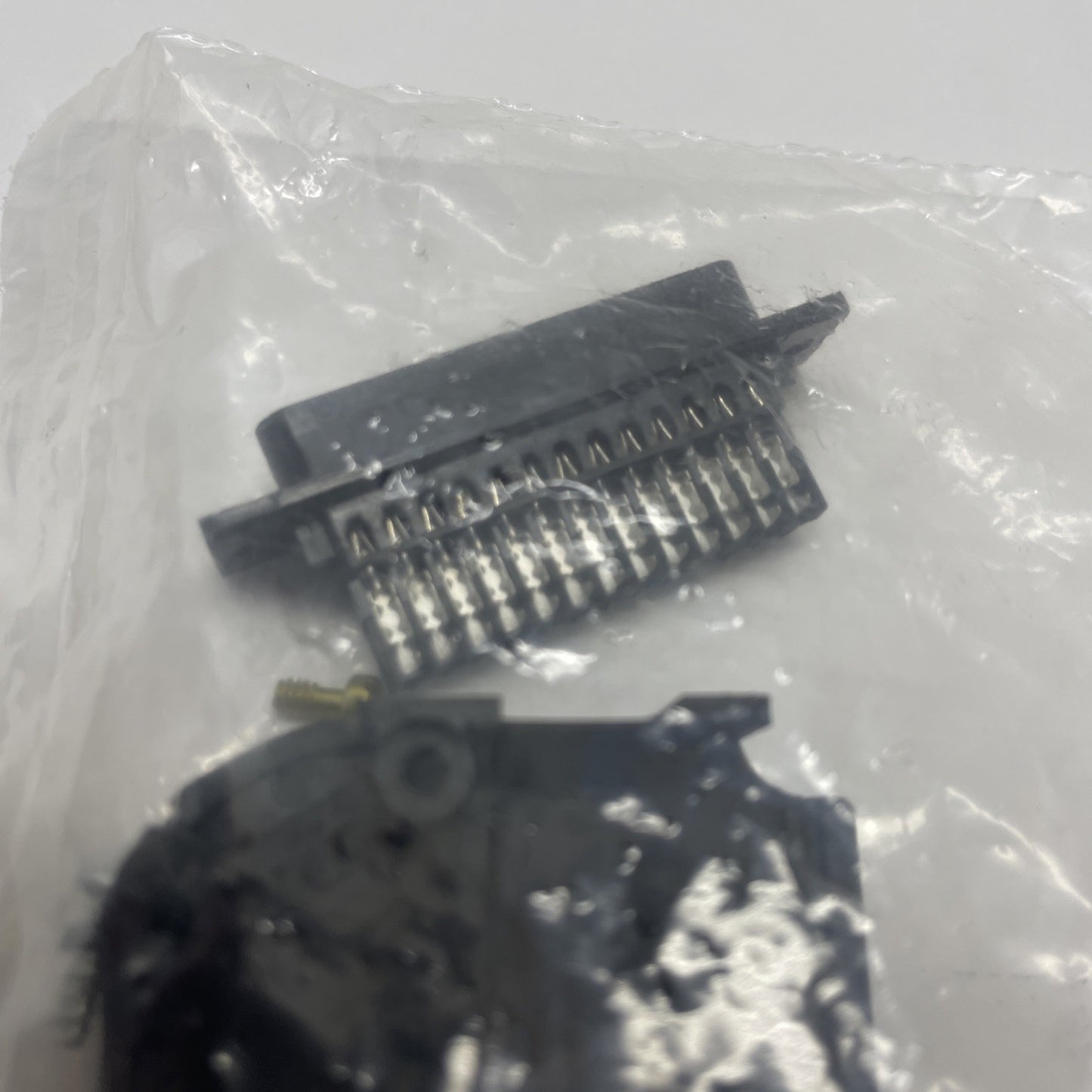 AMP 749809-9 25-Pos AMPLIMITE HDE-20 IDC D-Sub Plug Kit