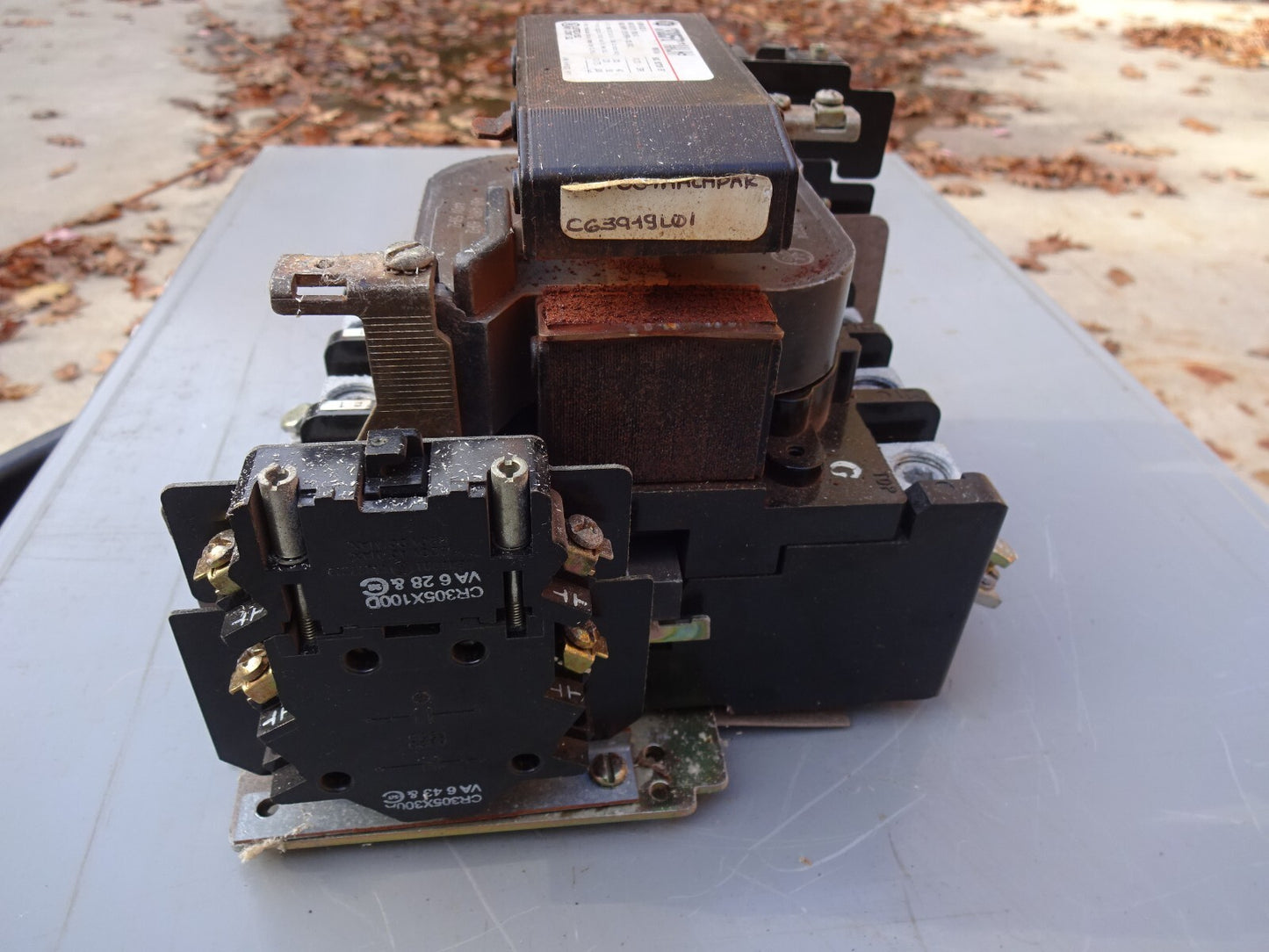 GE CR305F0 / SIZE 4 CONTACTOR 480 VAC COIL 600 VAC 100 HP 135 AMPS 3 PHASE