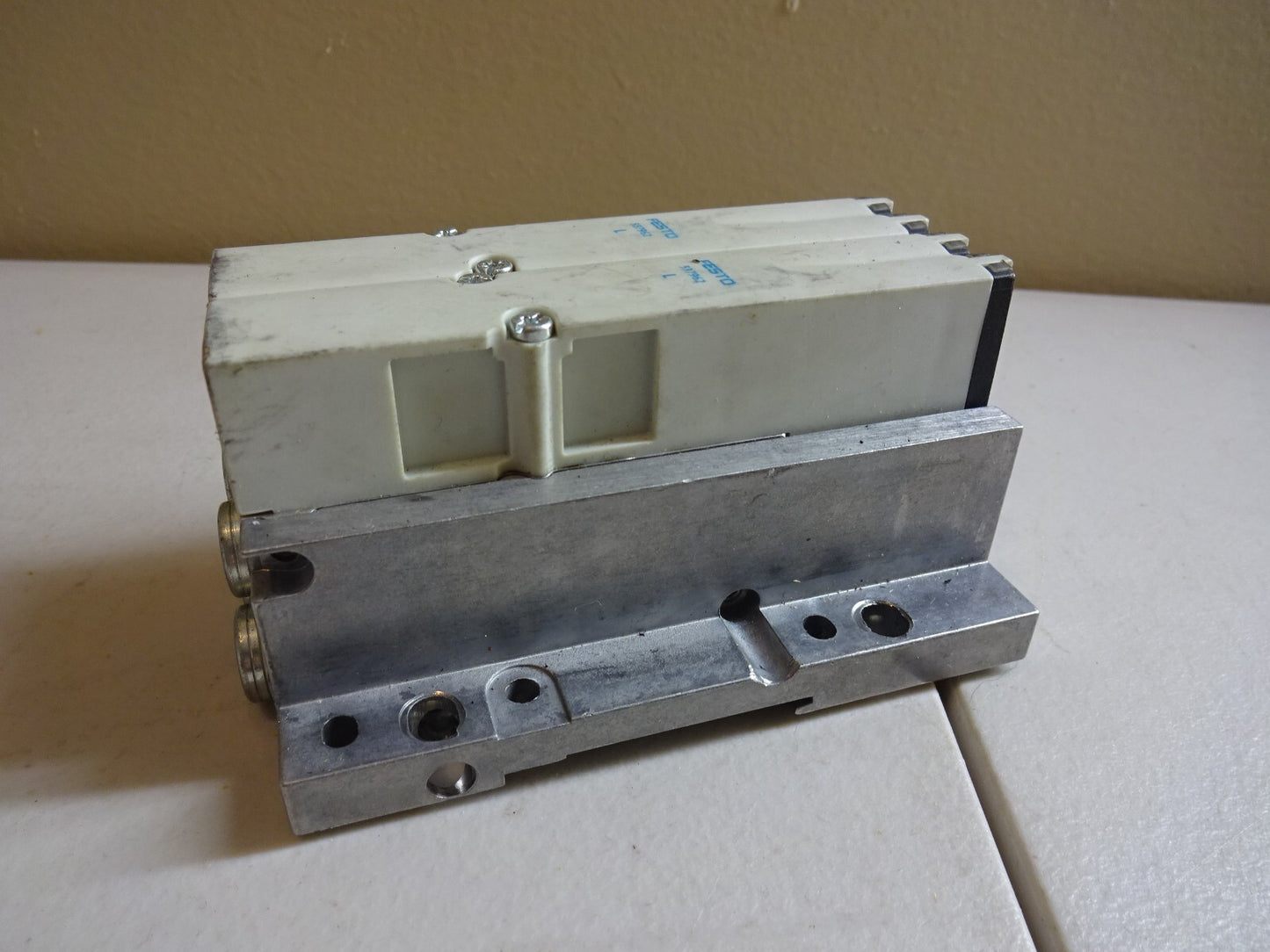 FESTO VMPA2-FB-EMS-4 WITH 537962 L AND 538000 SUB BASE MANIFOLD / 537983 533373