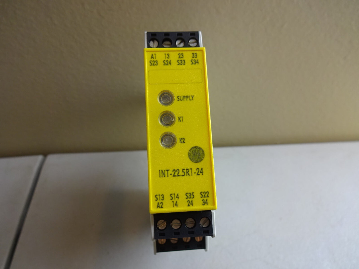 GE INT-22.5R1-24 / R1.188.1056.0 MONITOR RELAY SAFETY 24VAC/DC / NEW WITH BOX