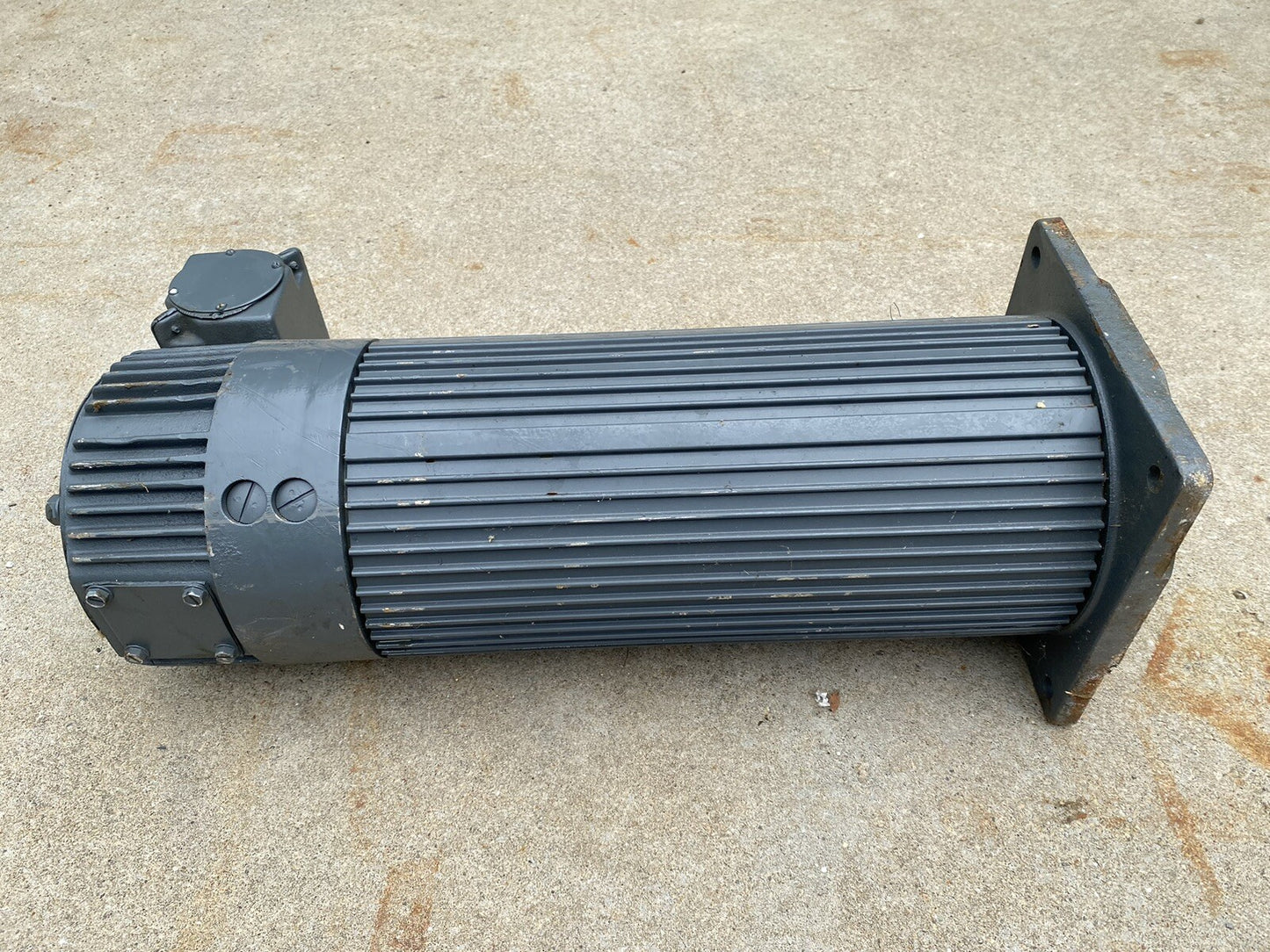GE 183-18-1297-0 MOTOR / DPM56ZPF2 / 259A9879-P3 / G-4003 / 1-3/8" DIA SHAFT