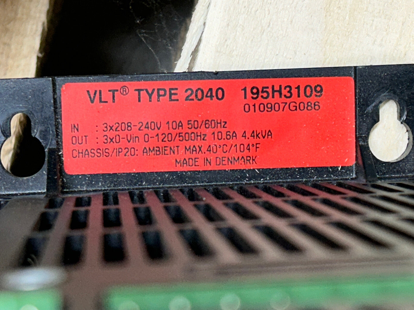 DANFOSS 195H3109 / VARIABLE SPEED DRIVE / VLT TYPE 2040