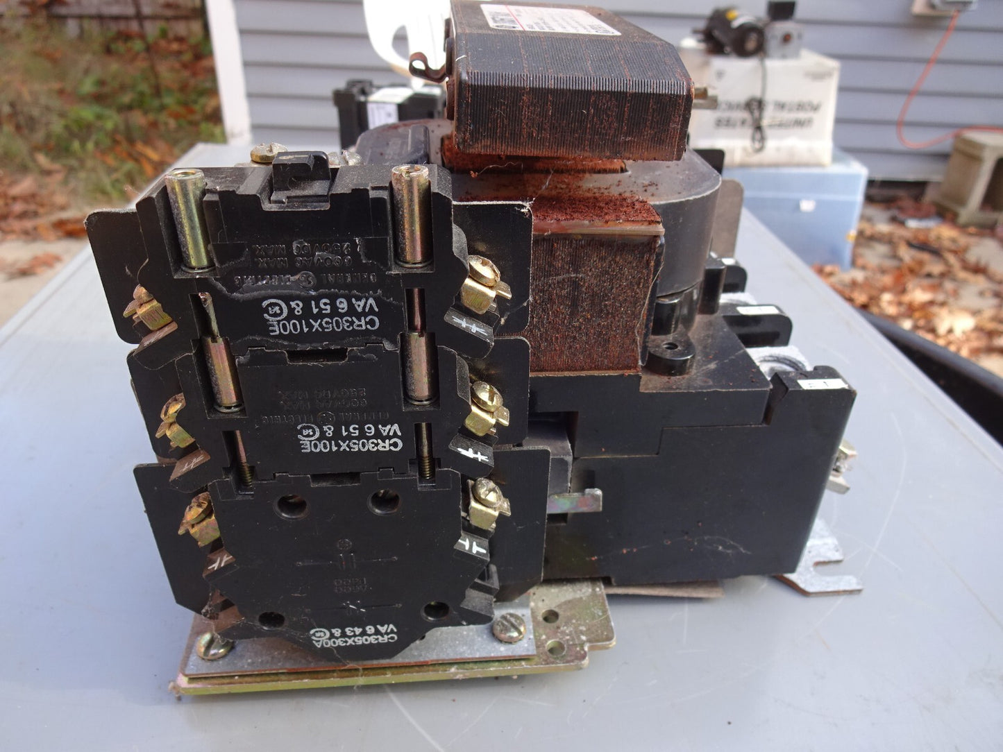 GE CR305F0 / SIZE 4 CONTACTOR 480 VAC COIL 600 VAC 100 HP 135 AMPS 3 PHASE