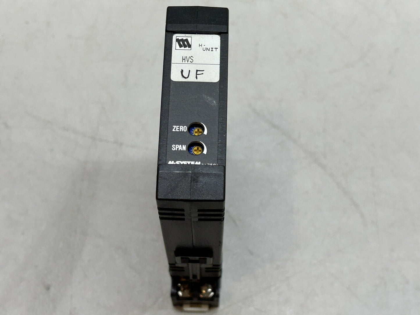 M-SYSTEM HVS-U34-R / HVS N353B / ISOLATOR INPUT 0-15V DC OUTPUT 0-10V DC / 24VDC