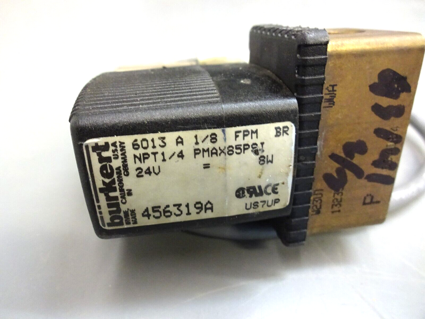 BURKERT 456319A / SOLENOID VALVE 1/4NPT / 24VDC 8 WATT 85 PSI MAX