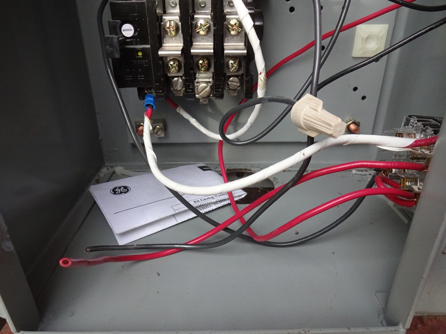 GE 300-LINE CONTROL FULLY ENCLOSED NEMA SIZE 1 STARTER / 10 HP 480V / 3R ENCL