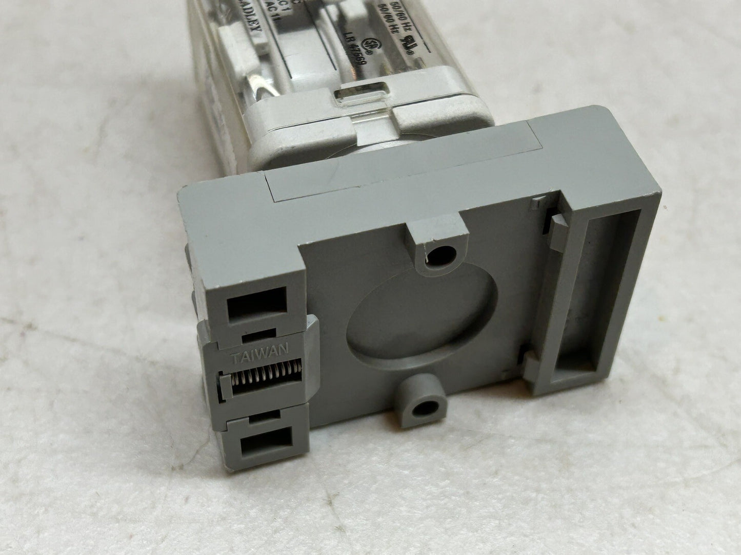 ALLEN BRADLEY 700-HA32A1-1-4 RELAY SER A 120VAC WITH IDEC SR2P-06 BASE 92Y30C