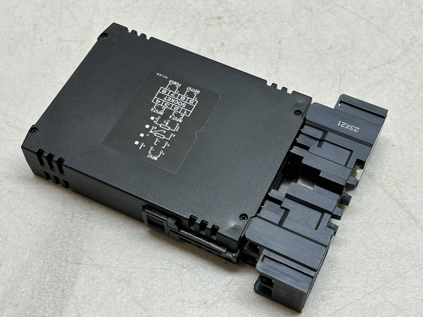 M-SYSTEM HVS-U34-R / HVS N353B / ISOLATOR INPUT 0-15V DC OUTPUT 0-10V DC / 24VDC
