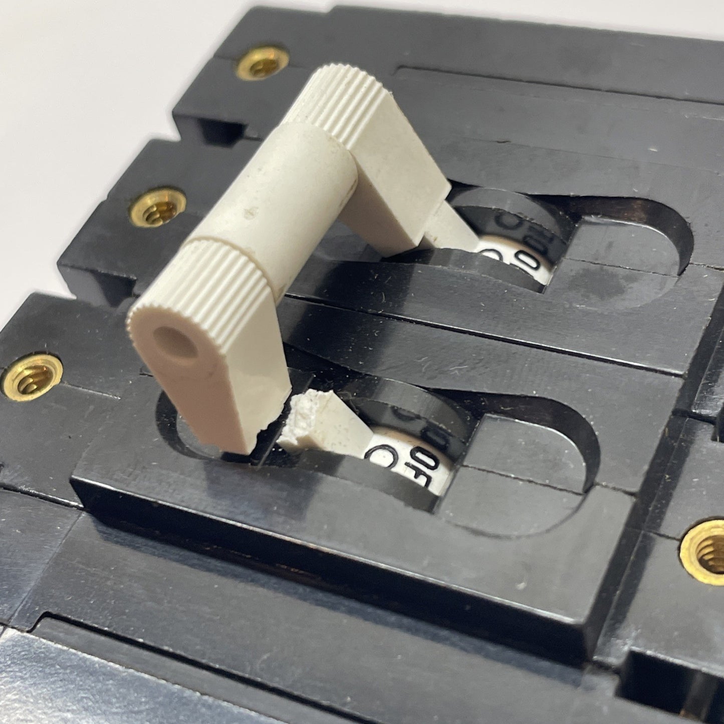 CARLING SWITCH CB4-X0-00-811-11A-C BOLT IN CIRCUIT BREAKER 277V 4POLE **READ**