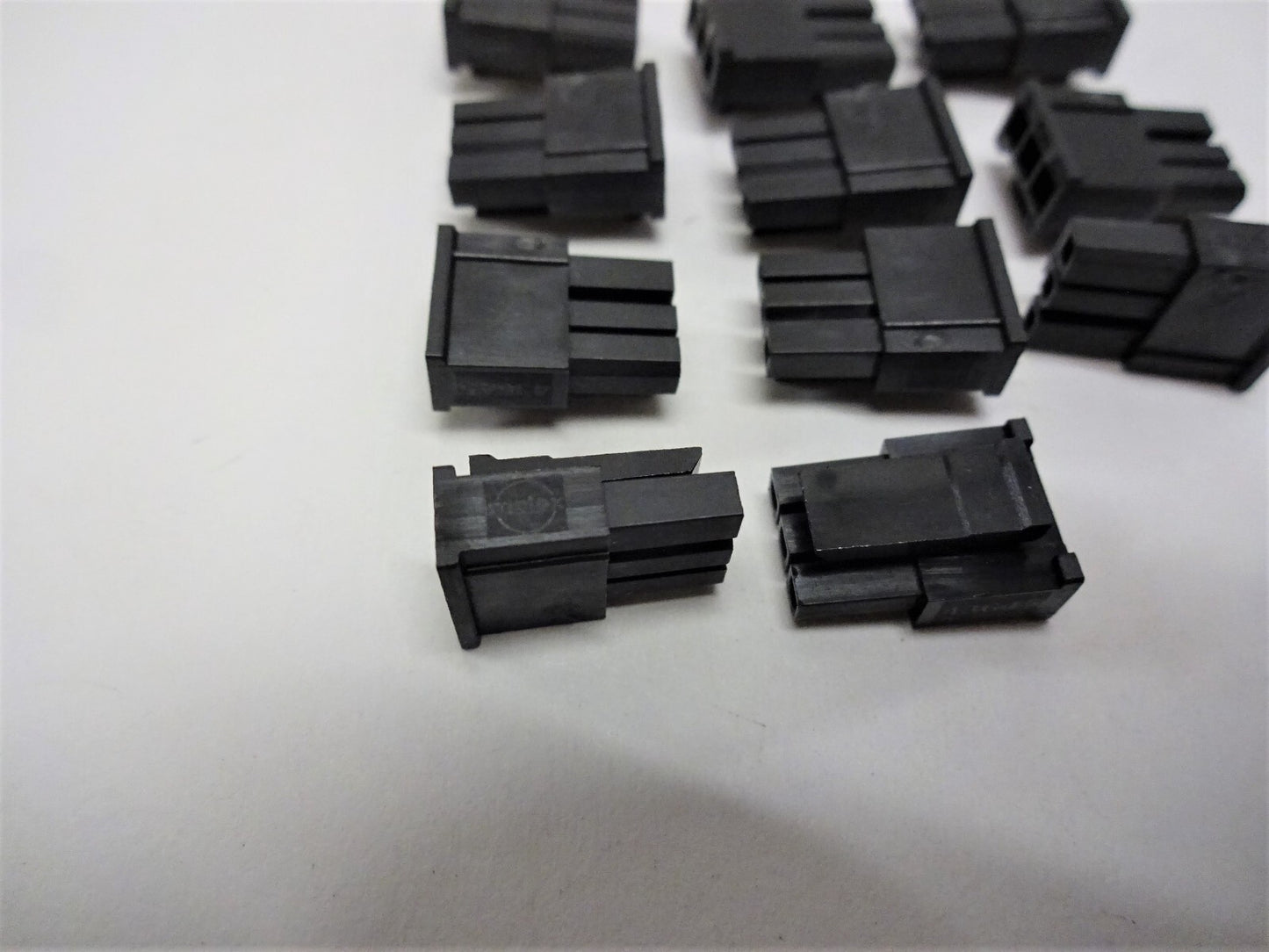 MOLEX 43645-1000 + 43645-0300 / AMPHENOL 69168-110HLF / L7805ABV V6 NEW & USED