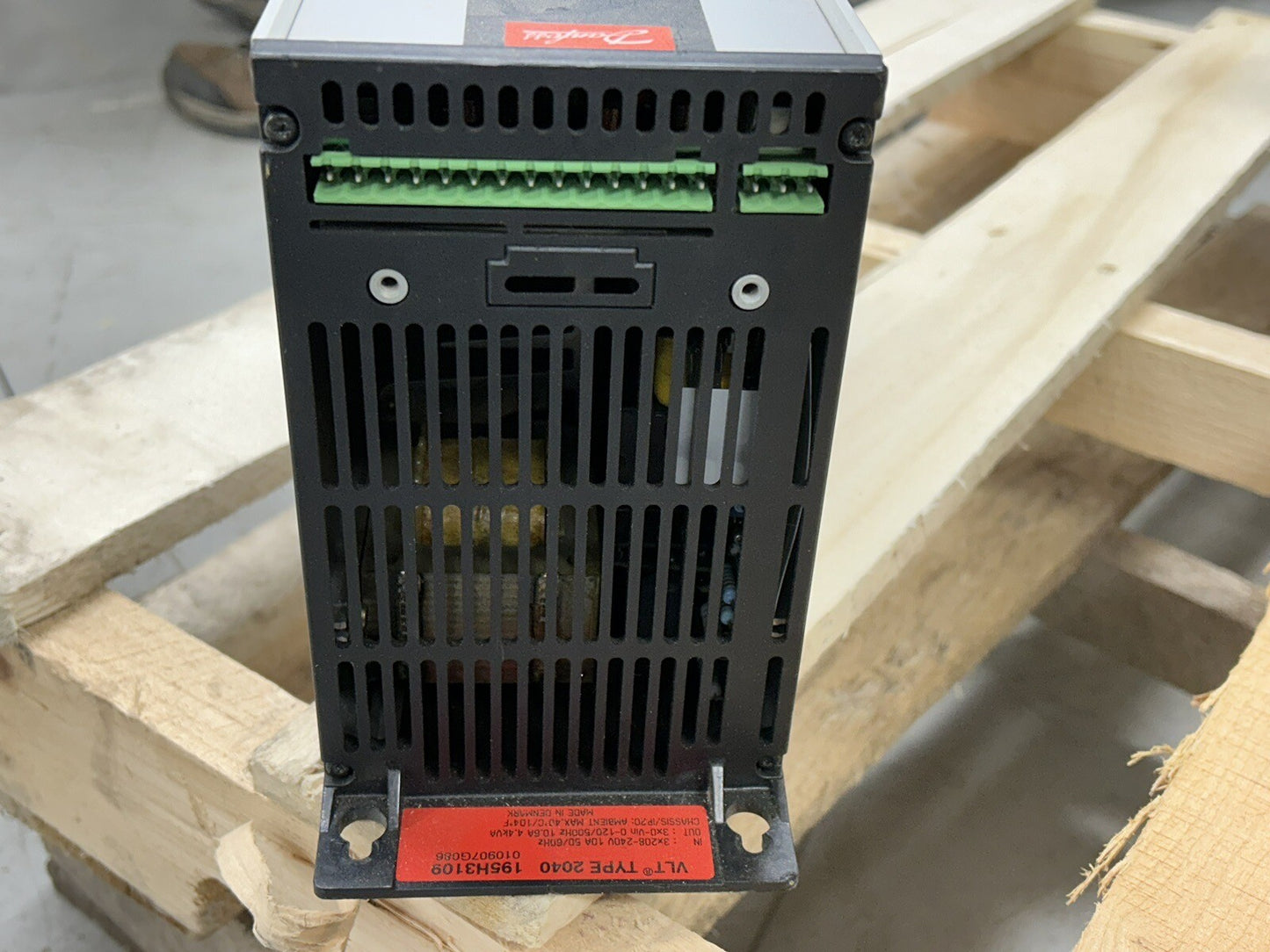 DANFOSS 195H3109 / VARIABLE SPEED DRIVE / VLT TYPE 2040