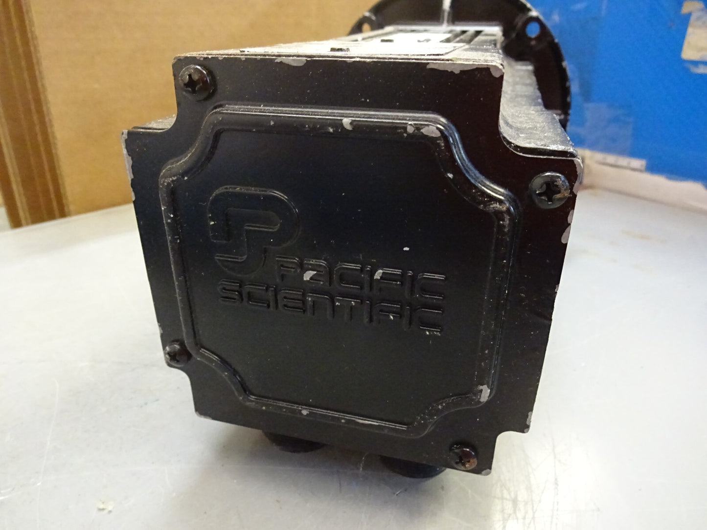 PACIFIC SCIENTIFIC R45FCNH-R2-NS-NV-00 BRUSHLESS SERVO MOTOR 640VDC 2500RPM NEW