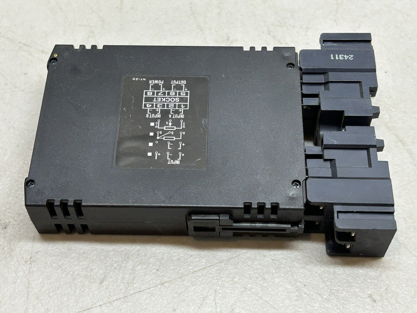 M-SYSTEM HVS-04-R / SIGNAL TRANSMITTER / 0-15V / 24VDC