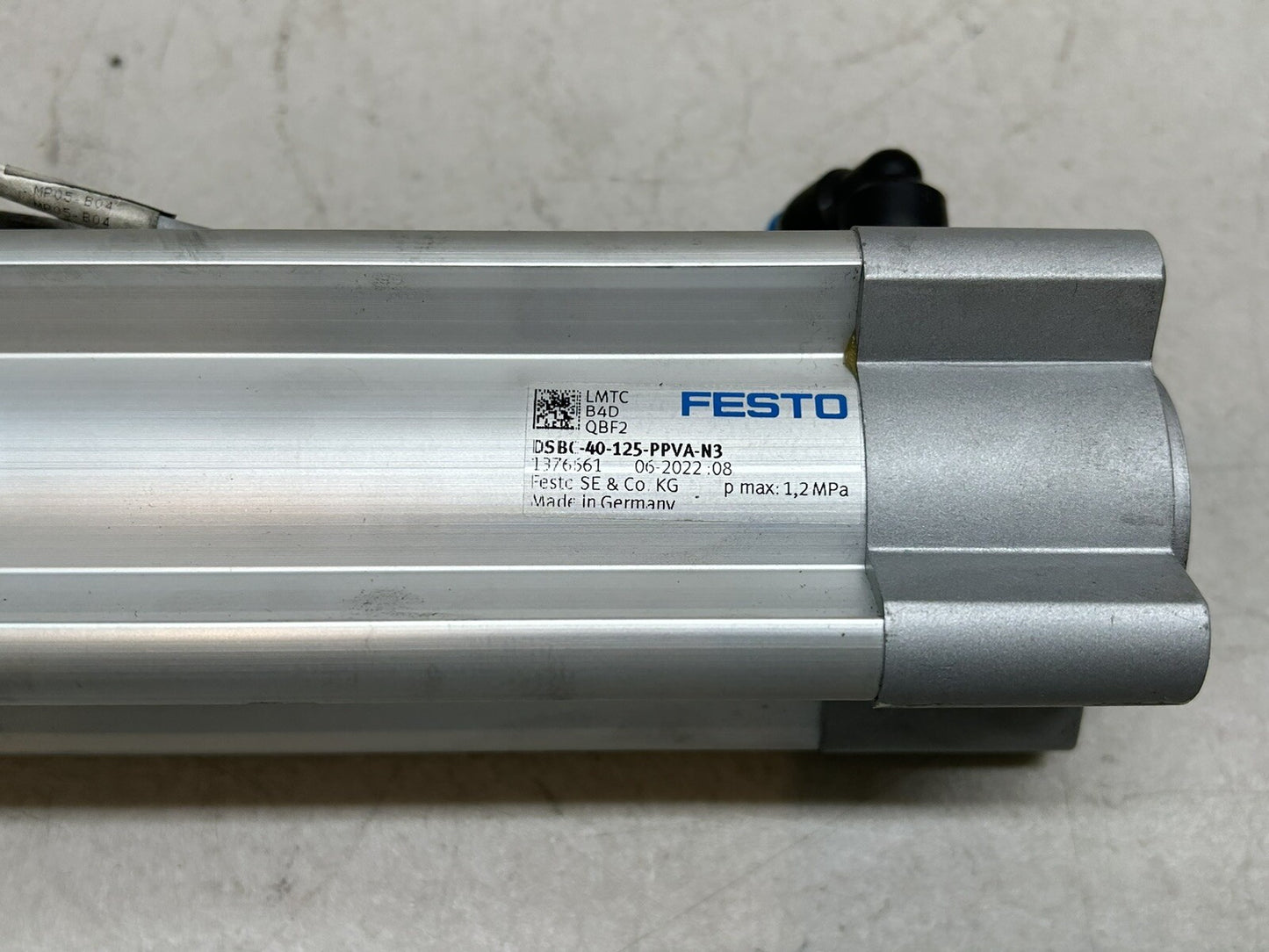 FESTO DSBC-40-125-PPVA-N3 / 1376661 PISTON ROD PNEUMATIC CYLINDER W/ SENSORS