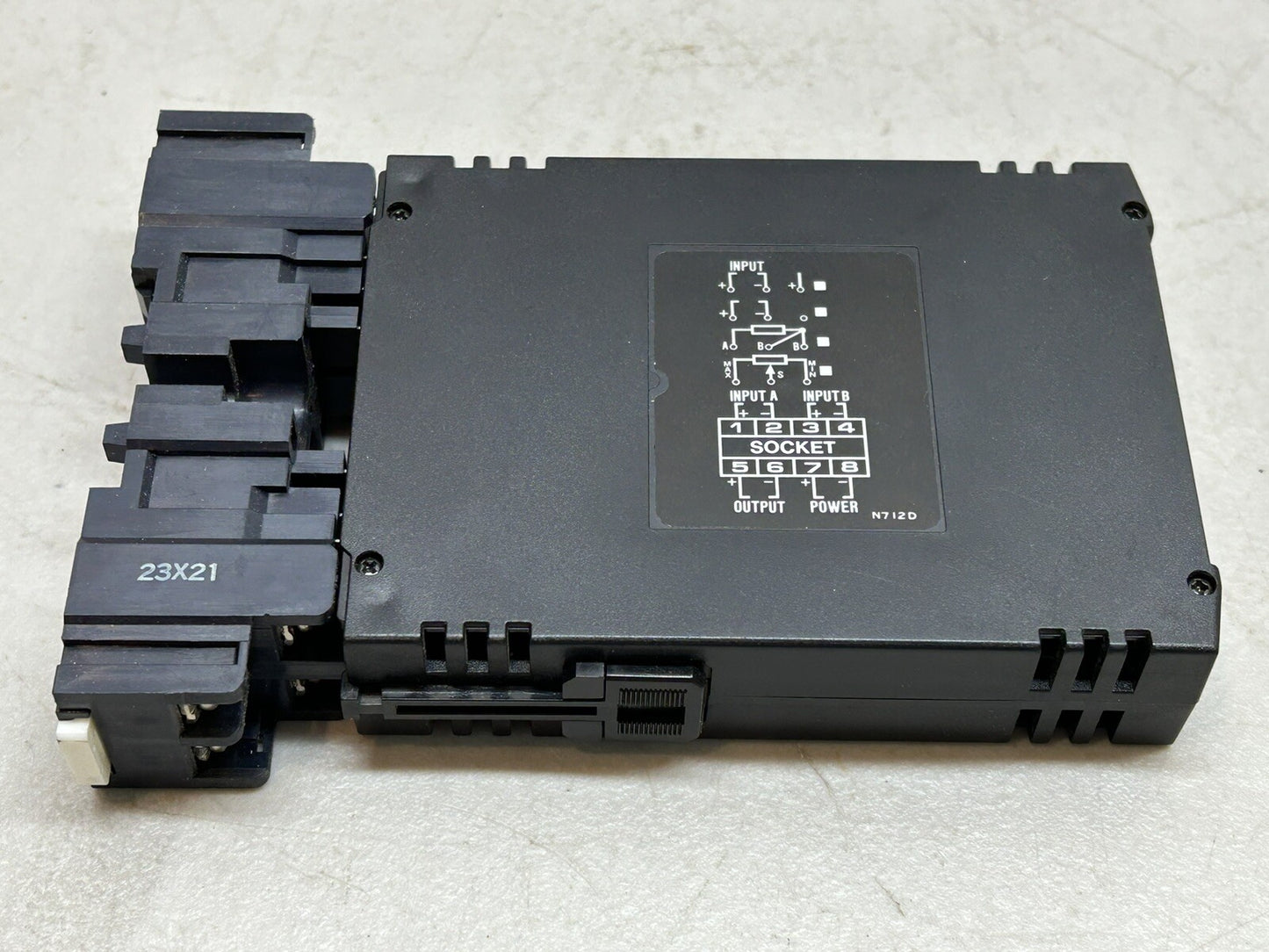 M-SYSTEM HVS-U34-R / HVS N353B / ISOLATOR INPUT 0-15V DC OUTPUT 0-10V DC / 24VDC