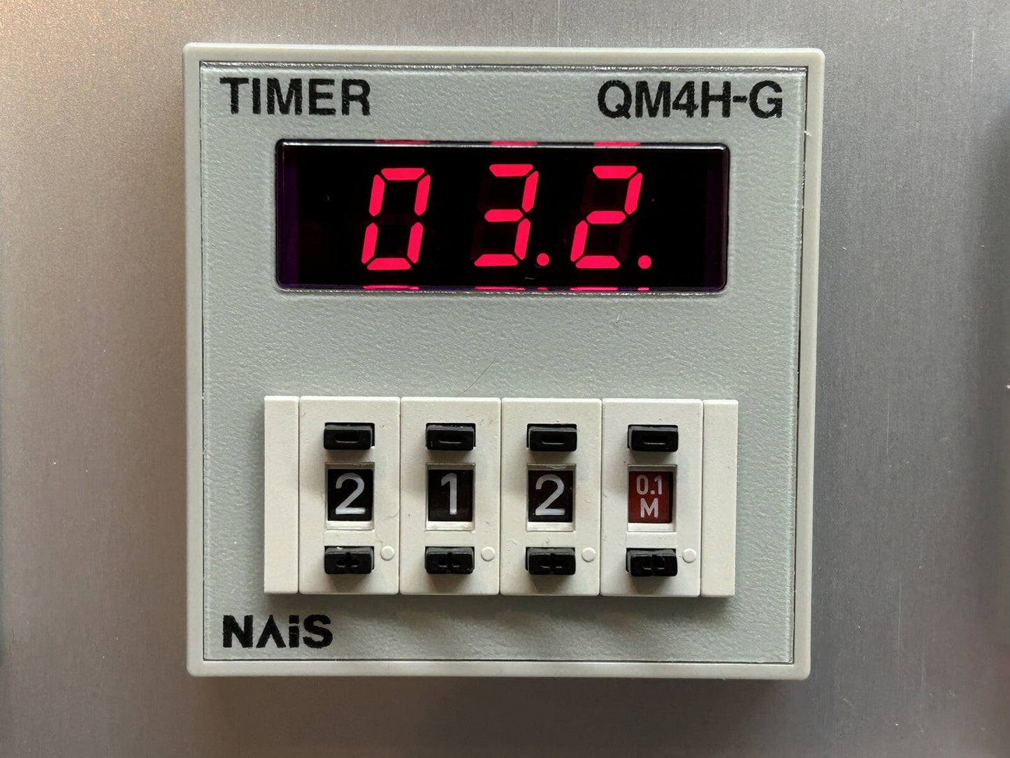 NAIS AQM4325 / QM4HG-U1C-240V DIGITAL TIMER WITH AT78041 SOCKET RELAY / NEW