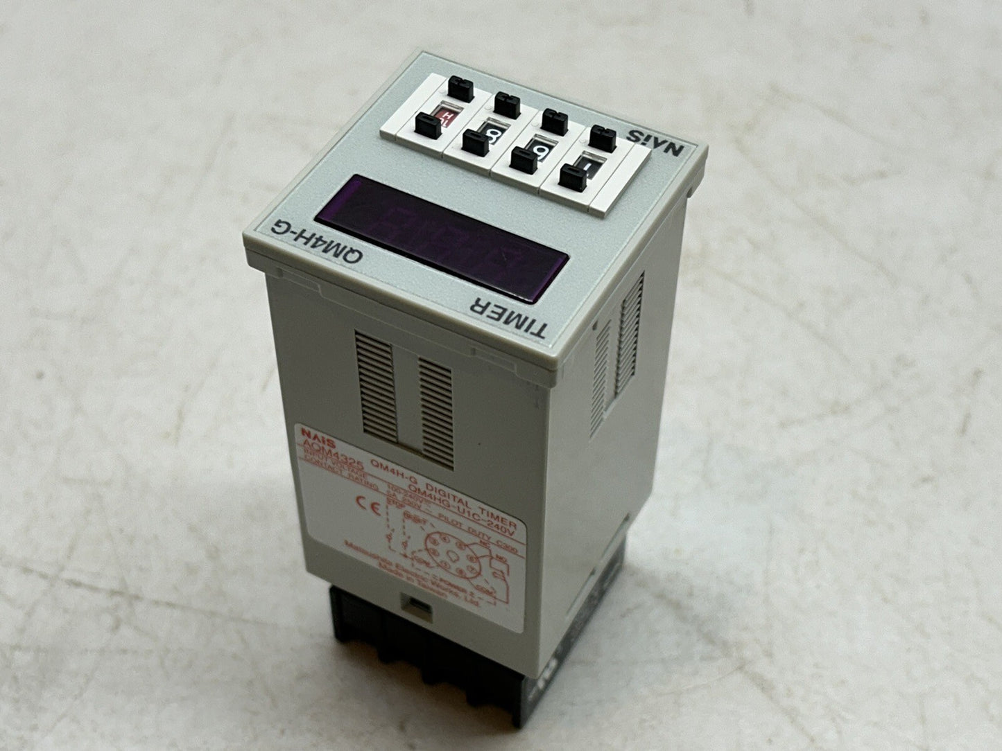 NAIS AQM4325 / QM4HG-U1C-240V DIGITAL TIMER WITH AT78041 SOCKET RELAY / NEW