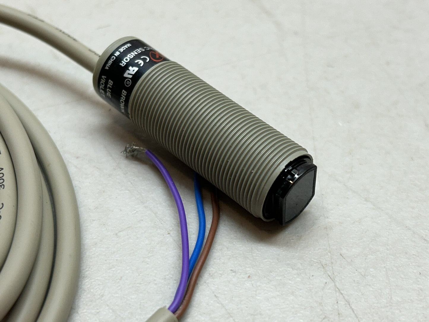 SUNX CY-21P / PHOTOELECTRIC SENSOR / USED AS SAMPLE UNIT ONLY